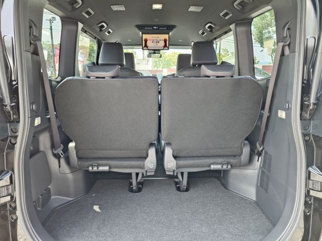 TOYOTA VOXY HYBRID 2023