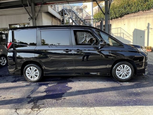 TOYOTA NOAH 2022