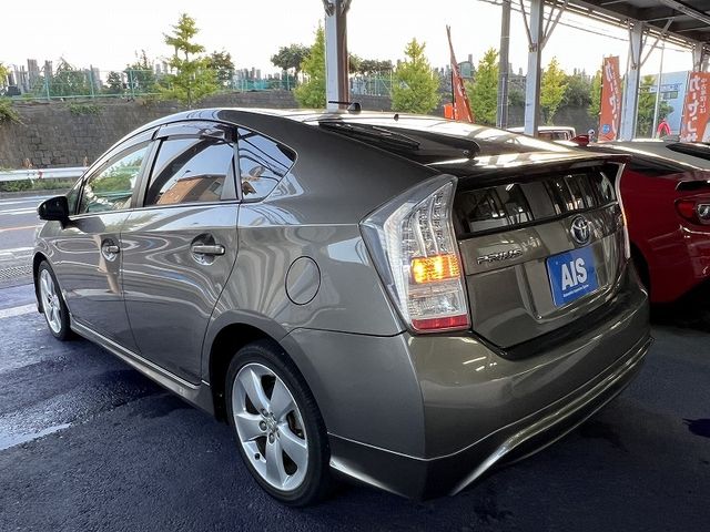 TOYOTA PRIUS 2011