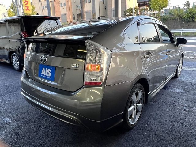 TOYOTA PRIUS 2011