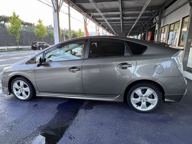 TOYOTA PRIUS 2011