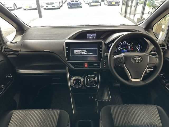 TOYOTA VOXY HYBRID 2018