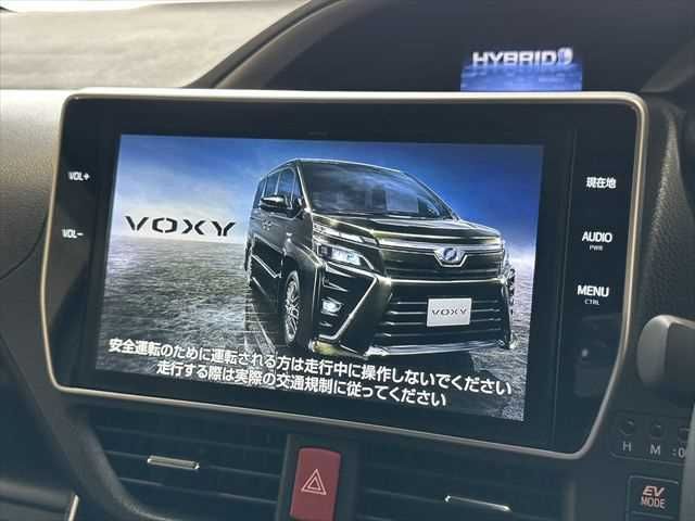 TOYOTA VOXY HYBRID 2018