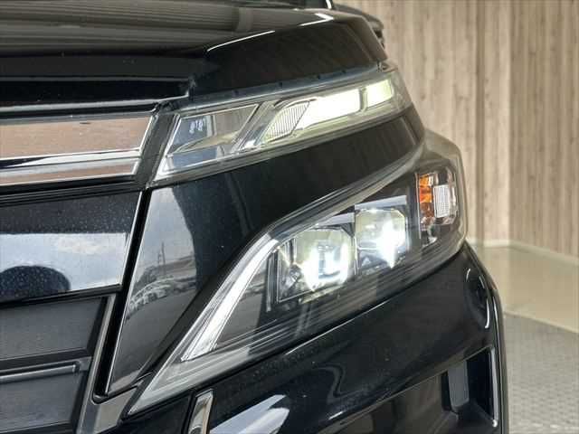 TOYOTA VOXY HYBRID 2018