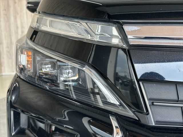 TOYOTA VOXY HYBRID 2018