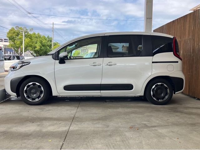 TOYOTA SIENTA HYBRID 2024