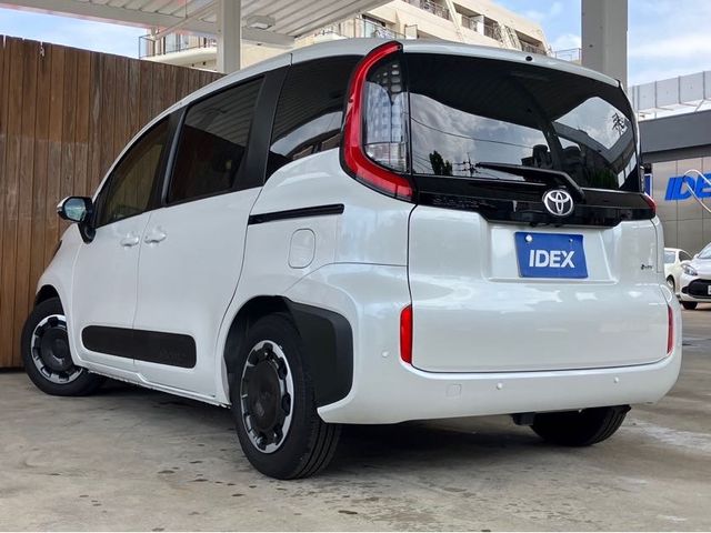 TOYOTA SIENTA HYBRID 2024