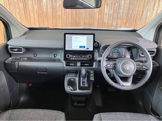 TOYOTA SIENTA HYBRID 2024