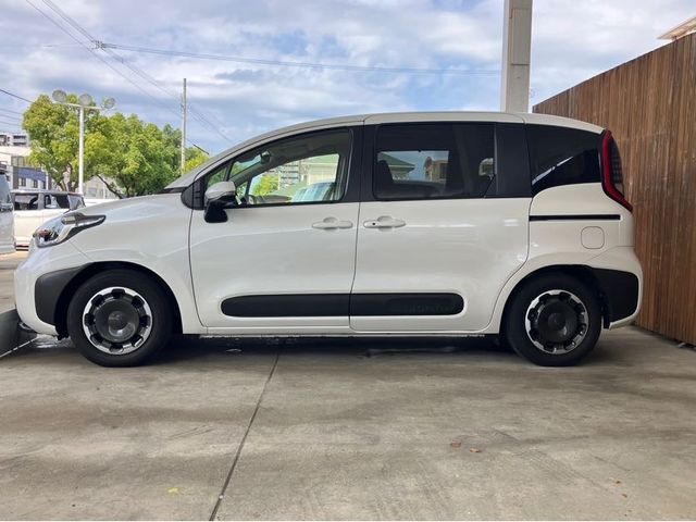 TOYOTA SIENTA HYBRID 2024
