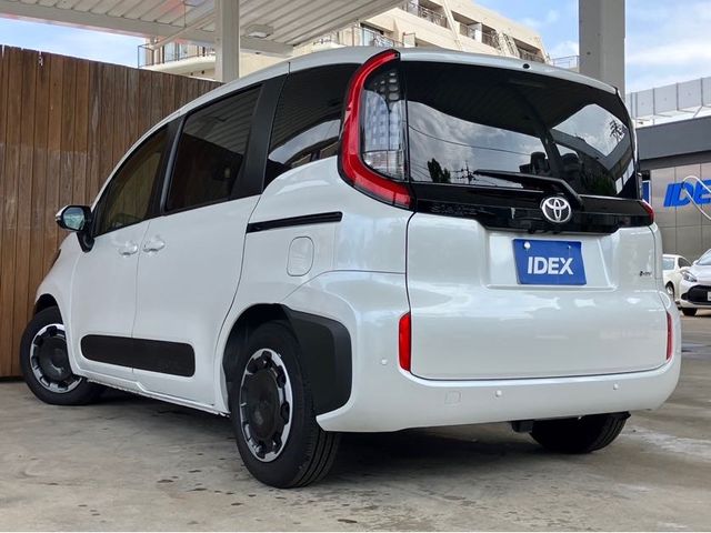 TOYOTA SIENTA HYBRID 2024