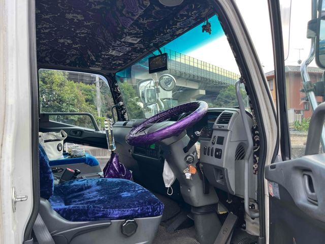 MITSUBISHI FUSOU FIGHTER 2011