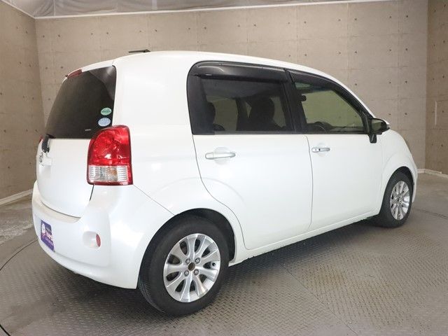 TOYOTA PORTE 2012