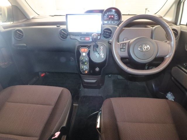 TOYOTA PORTE 2012