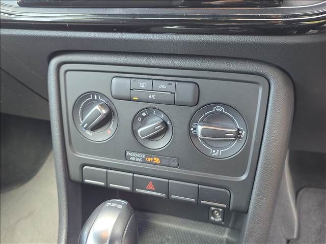 VOLKSWAGEN VOLKSWAGEN The BEETLE 2015