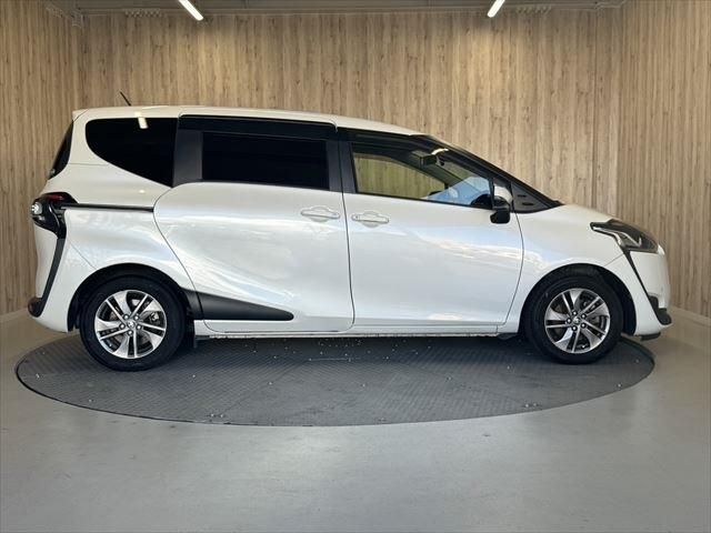 TOYOTA SIENTA 2015