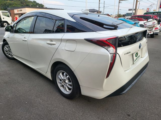 TOYOTA PRIUS 2017
