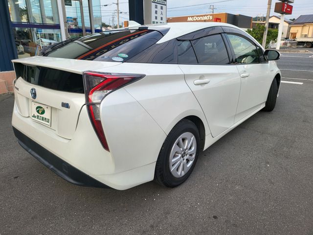 TOYOTA PRIUS 2017
