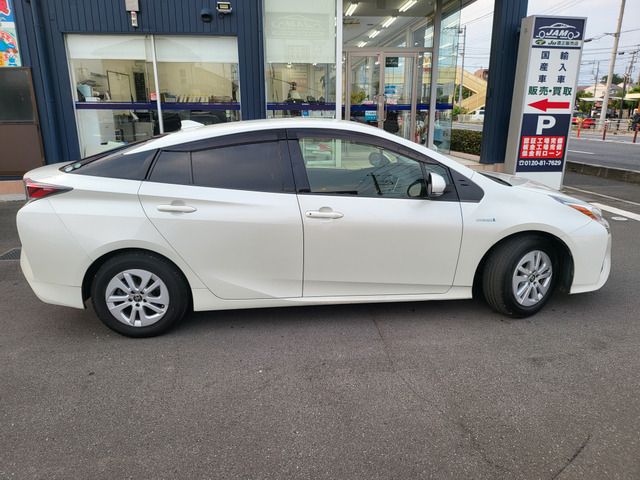 TOYOTA PRIUS 2017