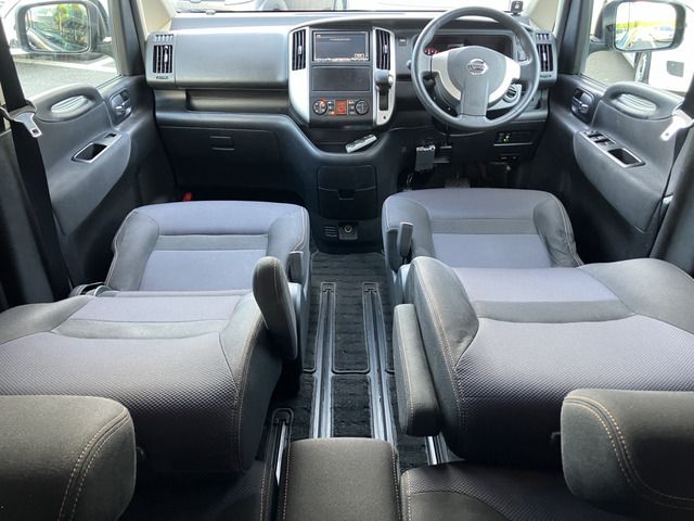 NISSAN SERENA  WG 2010