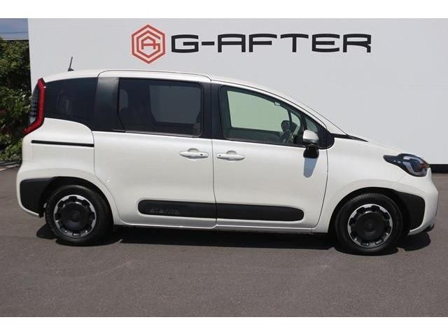 TOYOTA SIENTA HYBRID 2022