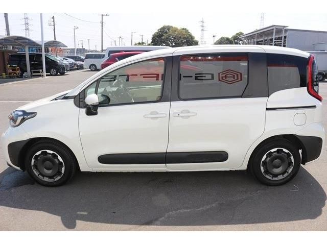 TOYOTA SIENTA HYBRID 2022