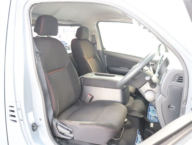 NISSAN NV350 CARAVAN 2021
