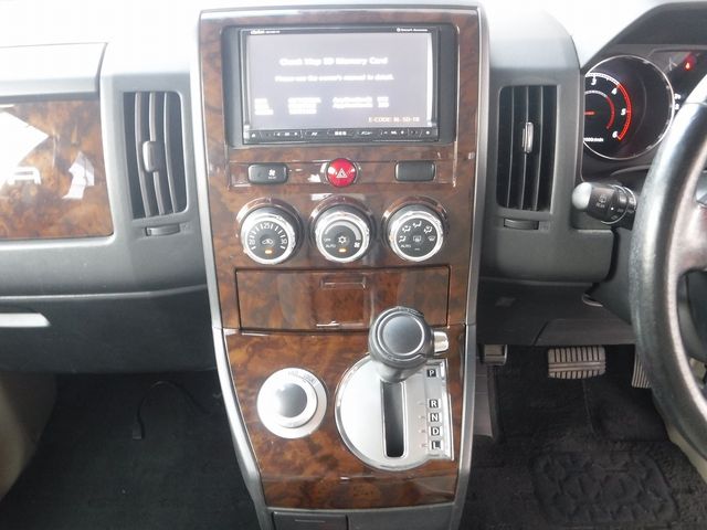 MITSUBISHI DELICA D:5 4WD 2014