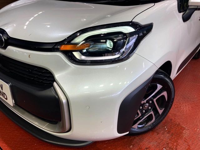 TOYOTA SIENTA HYBRID 2024