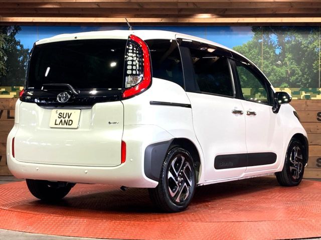 TOYOTA SIENTA HYBRID 2024