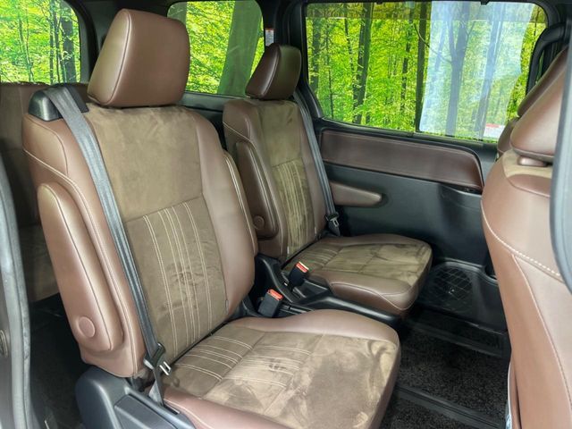 TOYOTA ESQUIRE 4WD 2018