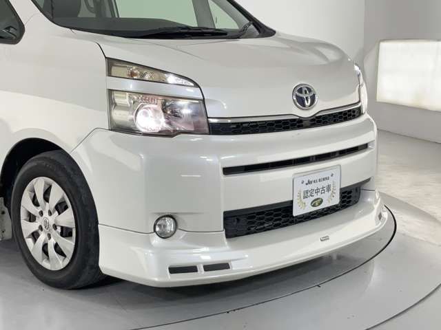TOYOTA VOXY 2011
