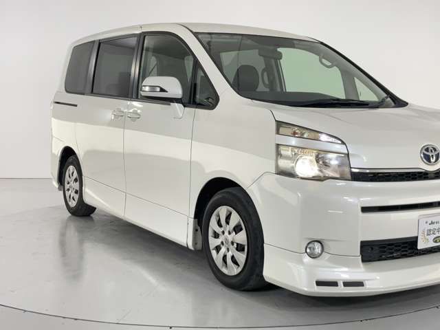 TOYOTA VOXY 2011