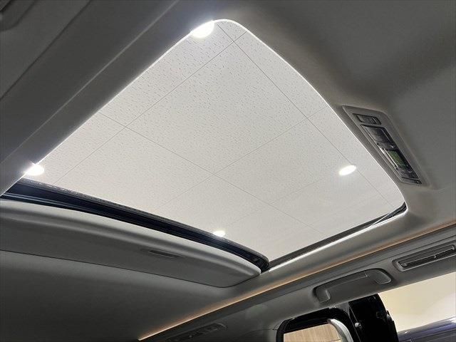 TOYOTA VELLFIRE 2012