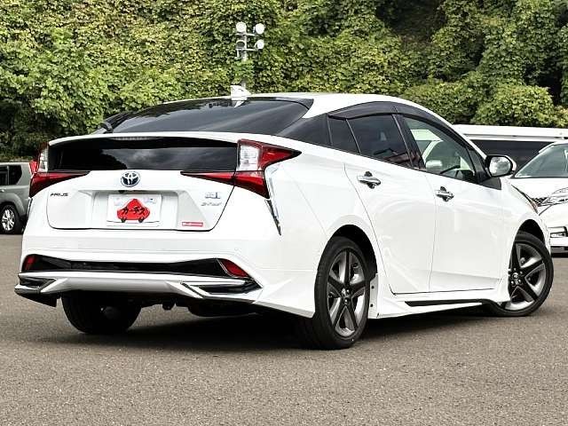 TOYOTA PRIUS 4WD 2022