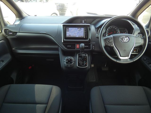 TOYOTA VOXY 2015