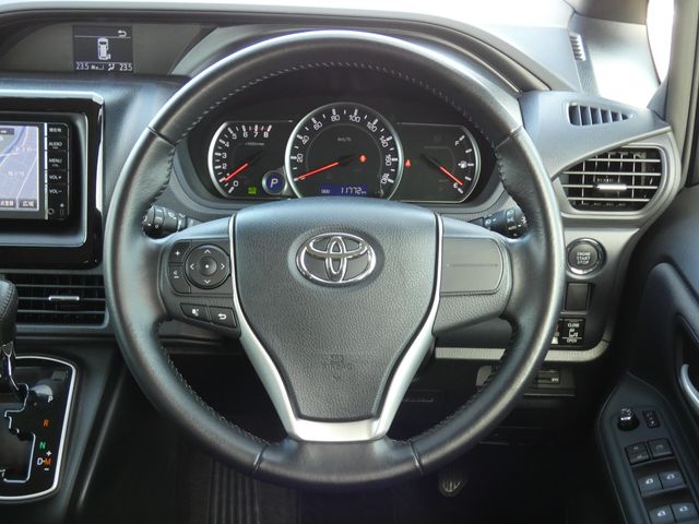 TOYOTA VOXY 2015