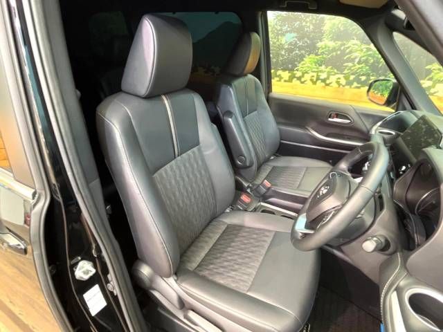 TOYOTA NOAH HYBRID 2022