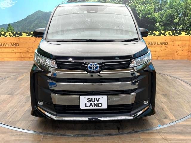 TOYOTA NOAH HYBRID 2022