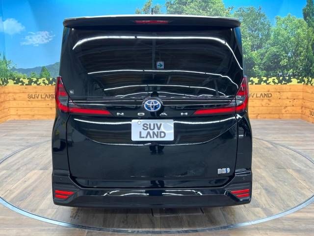 TOYOTA NOAH HYBRID 2022