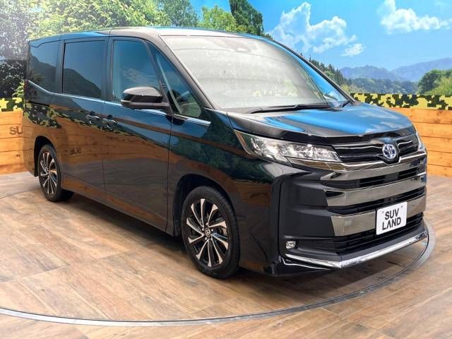 TOYOTA NOAH HYBRID 2022