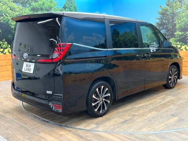 TOYOTA NOAH HYBRID 2022