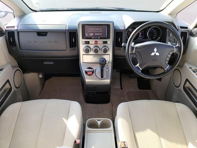 MITSUBISHI DELICA D:5 2WD 2013