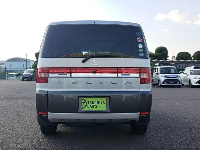 MITSUBISHI DELICA D:5 2WD 2013
