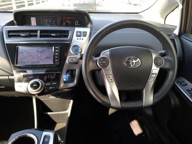 TOYOTA PRIUS Alpha 2021