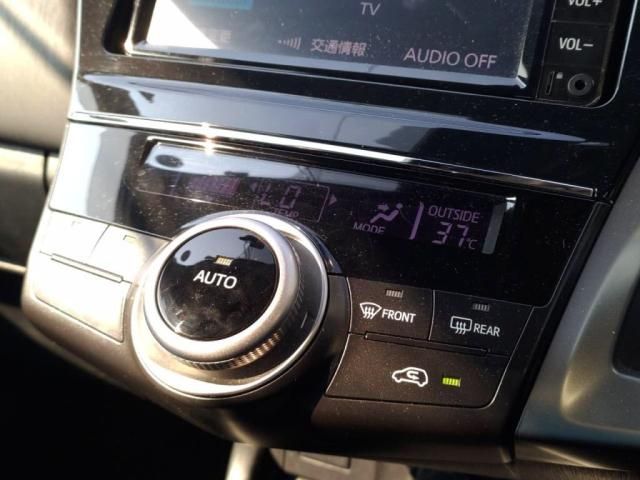 TOYOTA PRIUS Alpha 2021