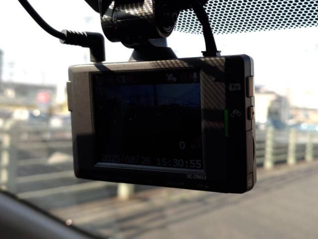 TOYOTA PRIUS Alpha 2021