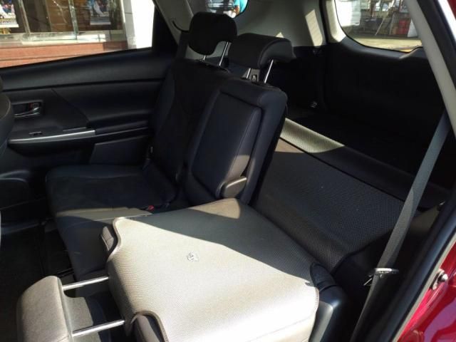 TOYOTA PRIUS Alpha 2021