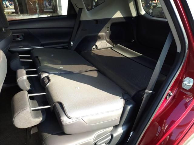 TOYOTA PRIUS Alpha 2021