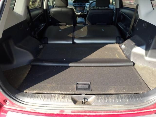 TOYOTA PRIUS Alpha 2021