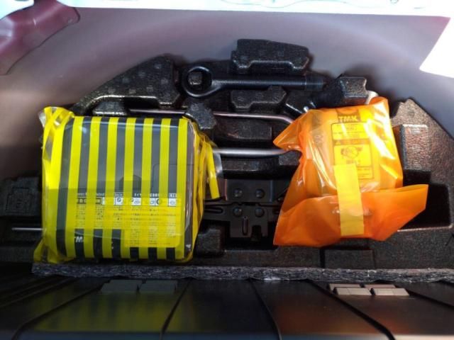 TOYOTA PRIUS Alpha 2021